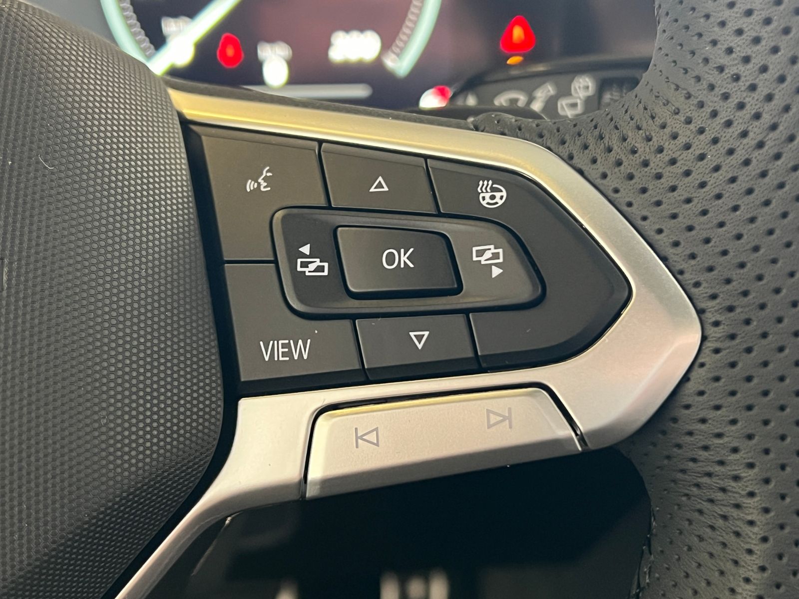 Fahrzeugabbildung Volkswagen Touareg R-Line 3.0 V6 TDI 4MOTION *AHK,LED,Luftf