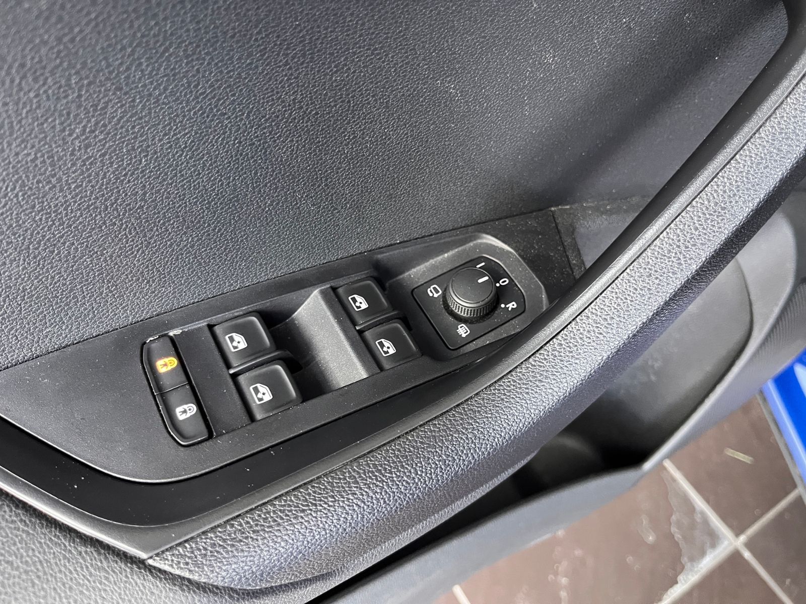 Fahrzeugabbildung SKODA Karoq Clever ACC RFK LED NAVI