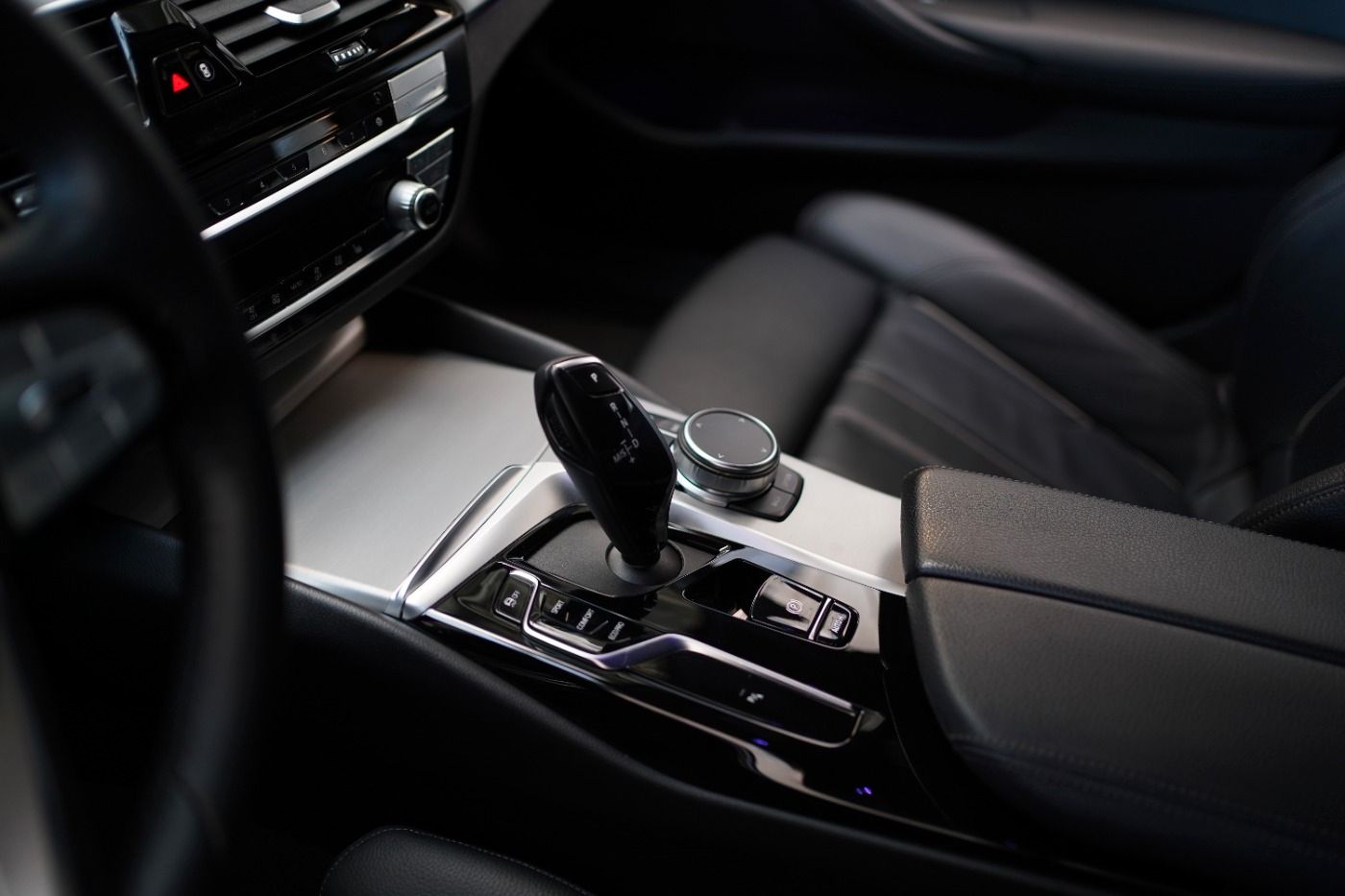 Fahrzeugabbildung BMW 520d xDrive +Head Up+AHK+Sportsitze+Alarmanlage+