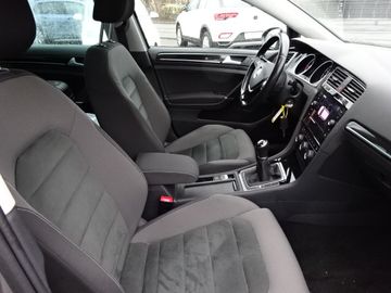 Fotografie 12 des VW Golf Variant VII 2.0 TDI Highline*AHK*LED*SHZ*Al
