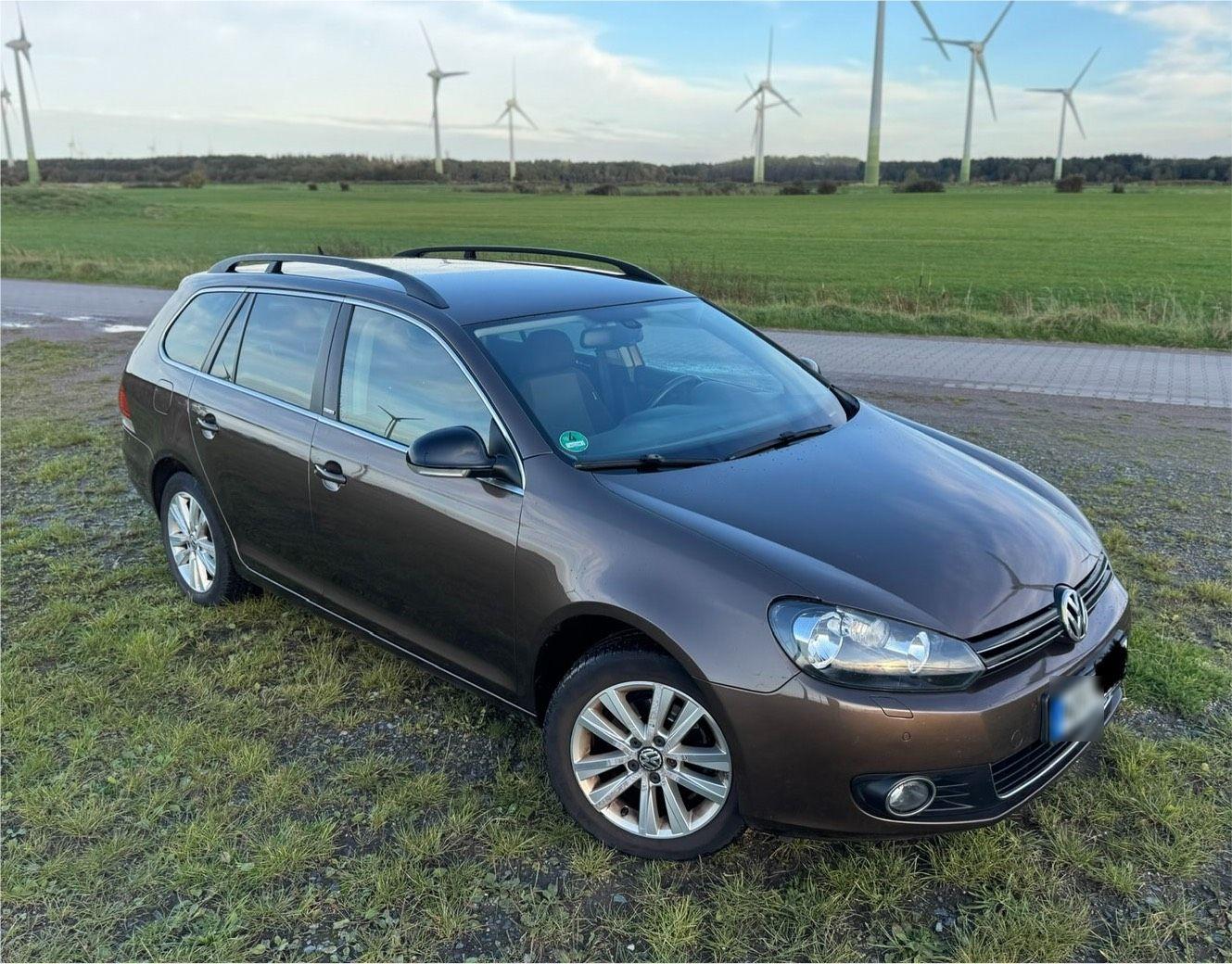 Volkswagen Golf 2011 — салон