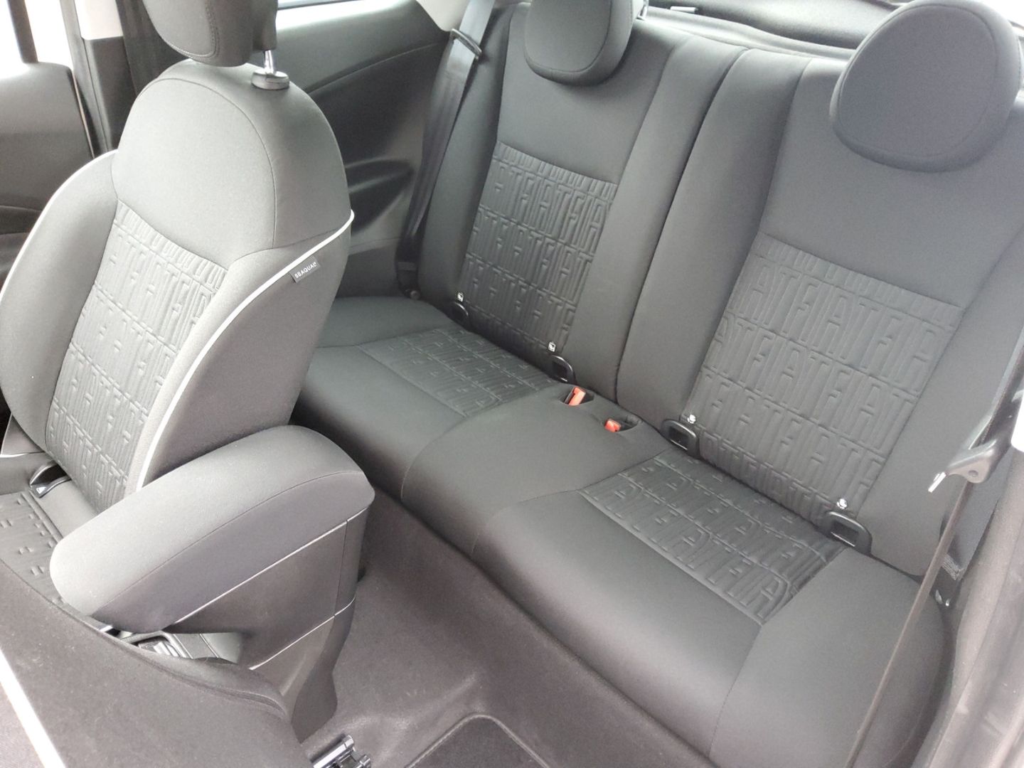 Fahrzeugabbildung Fiat 500e Elektro Komfort und Style Paket