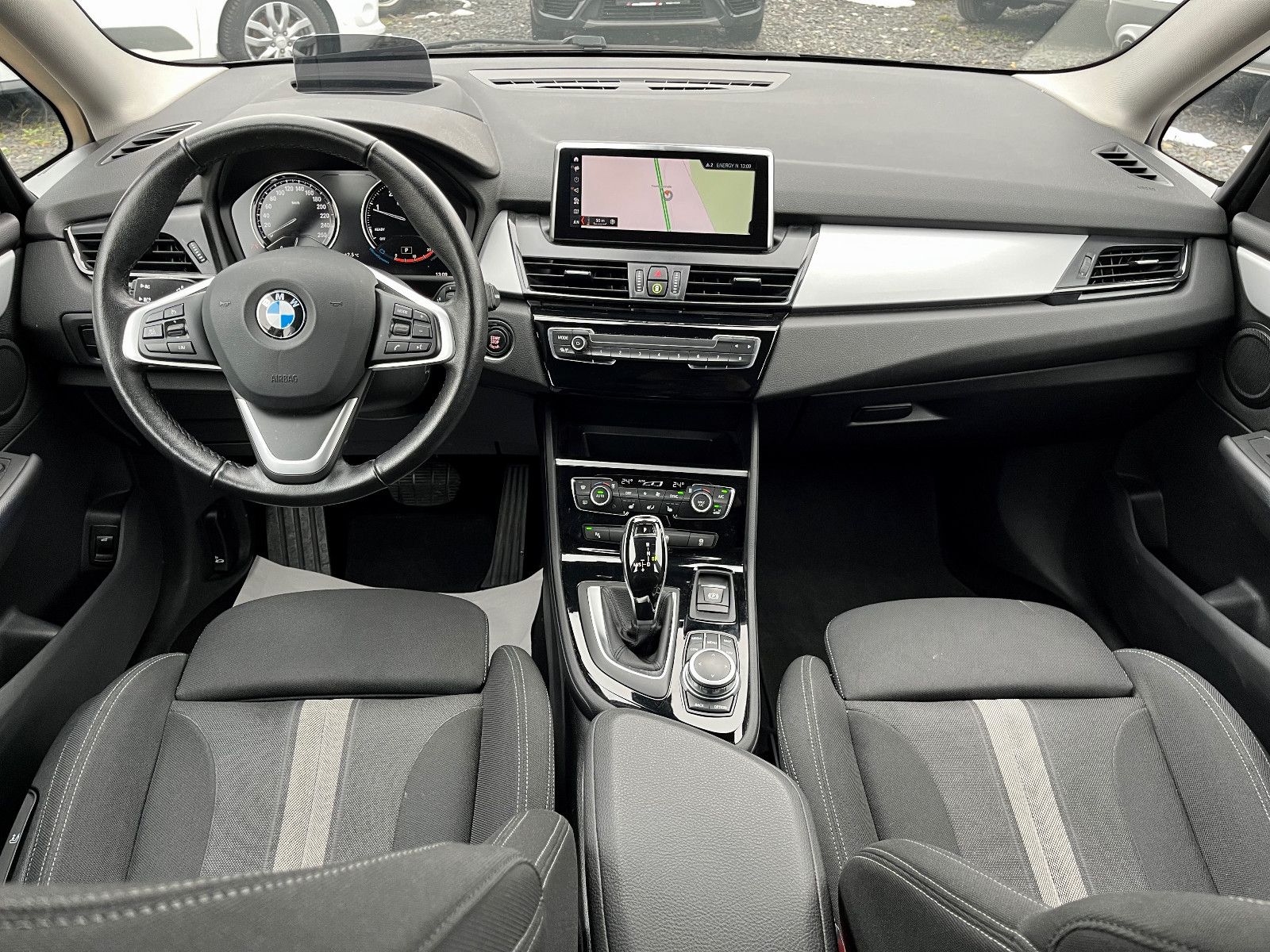 Fahrzeugabbildung BMW 218d xDrive Gran Tourer Aut. Navi LED SPORTSITZE