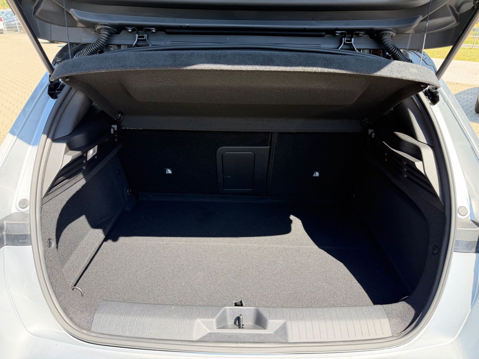 Fahrzeugabbildung Opel Astra 1.6 Hybrid°180 PS°GS Line°Kamera°Leder°LED