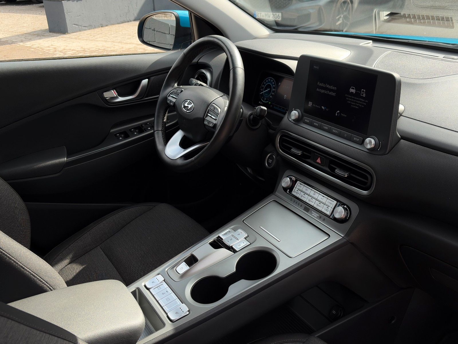 Fahrzeugabbildung Hyundai KONA E Select LKA ACC PDC SHZ LHZ CarPlay Navi