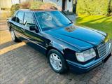 Mercedes-Benz Mercedes W 124, 220E, Automatik, AHK, SSD,... - Mercedes-Benz 220 in Düsseldorf
