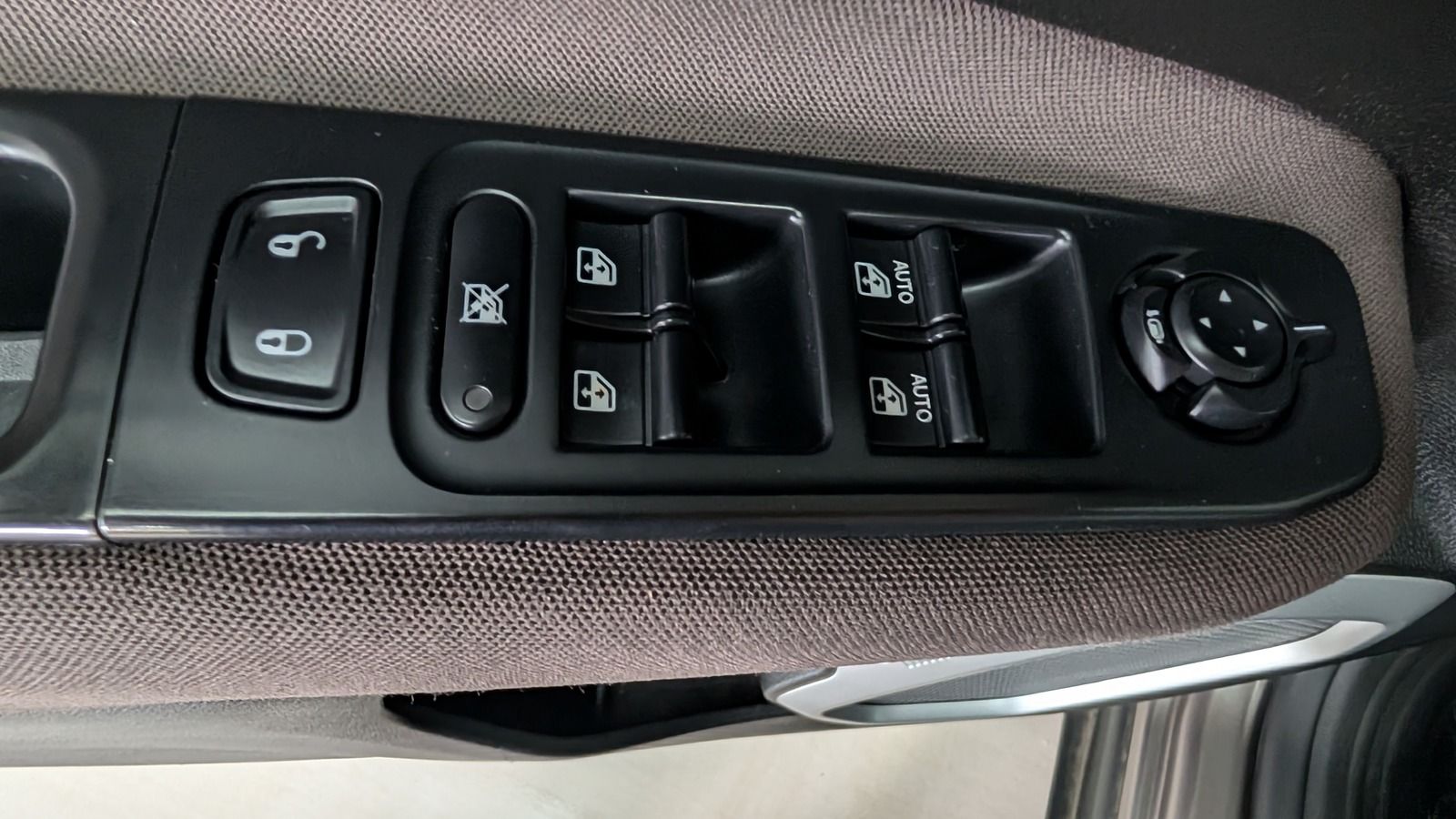 Fahrzeugabbildung Jeep Renegade 2.0 MultiJet II 140 AWD * AHK Night Eag