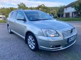 Toyota Avensis Combi Executive 2,2-l-D-CAT Executive - Toyota Avensis aus 2005 mit Diesel-Antrieb