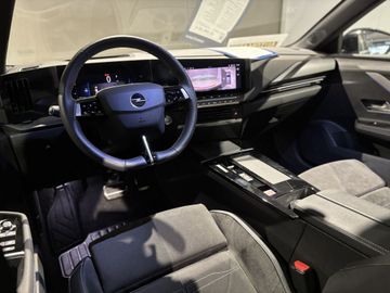 Fotografie 15 des Opel Astra Sports Tourer 1.2 Turbo Automatik Ultimate