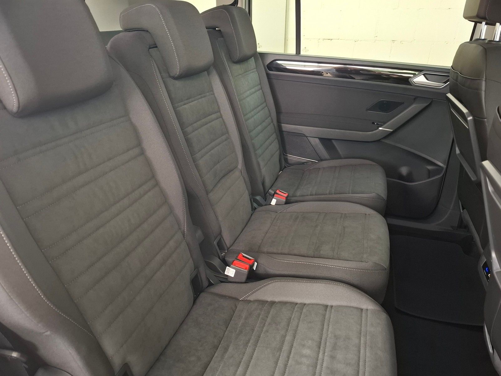 Fahrzeugabbildung Volkswagen Touran Highline 1.5 TSI DSG +ACC+LED+AHK+keyless