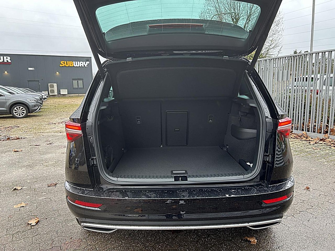 Fahrzeugabbildung SKODA Karoq Sportline 2.0 TSI DSG 4x4 Navi ACC LED