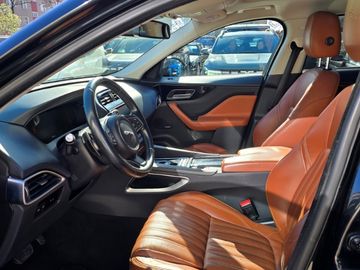 Jaguar F-Pace - 7