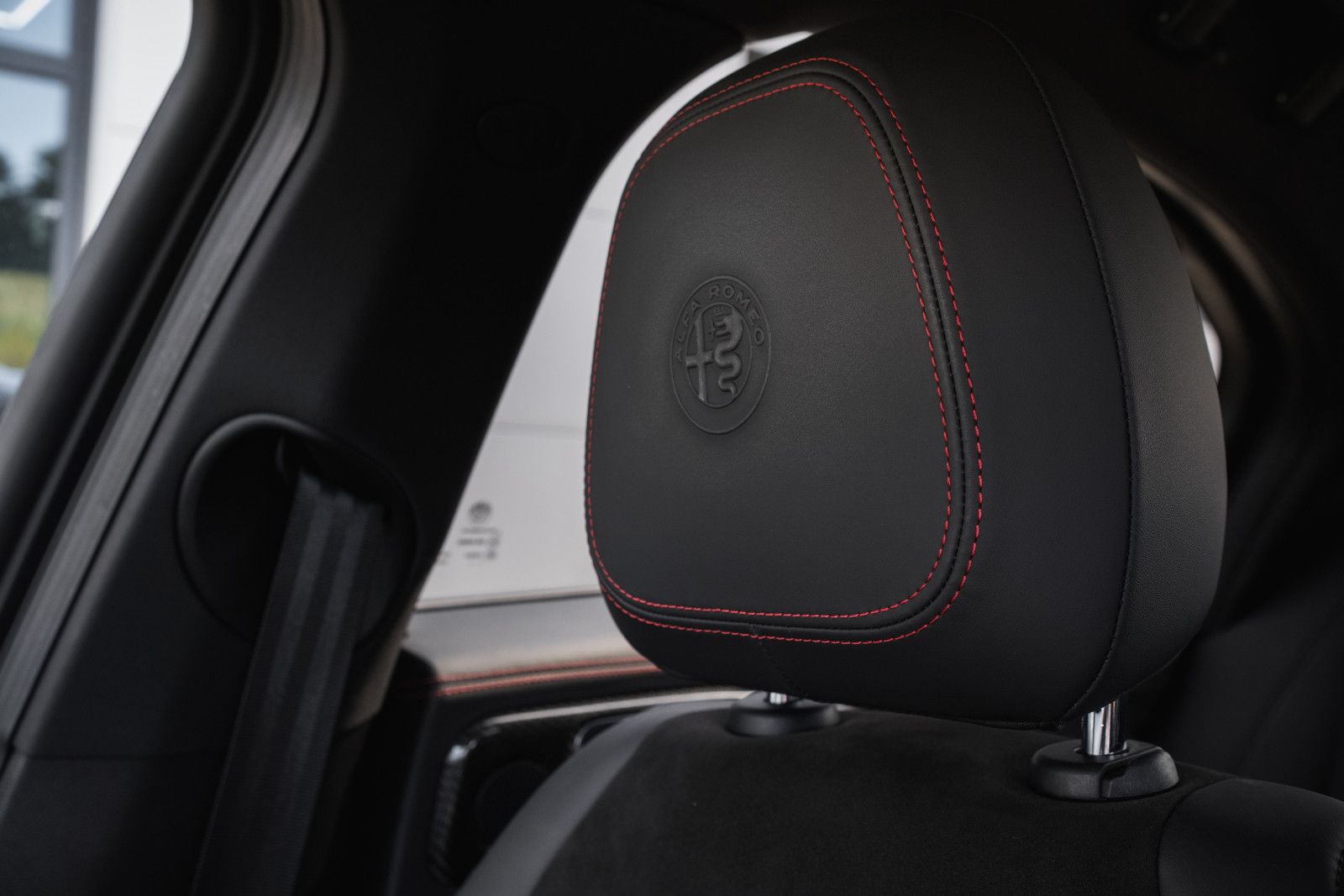 Fahrzeugabbildung Alfa Romeo Giulia Quadrifoglio-Akrapovic-HarmanKardon