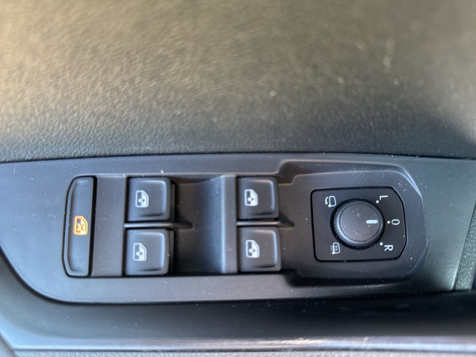 Karoq 2.0 TDI 4x4 Tour, AHK, Navi, RearView, Kes