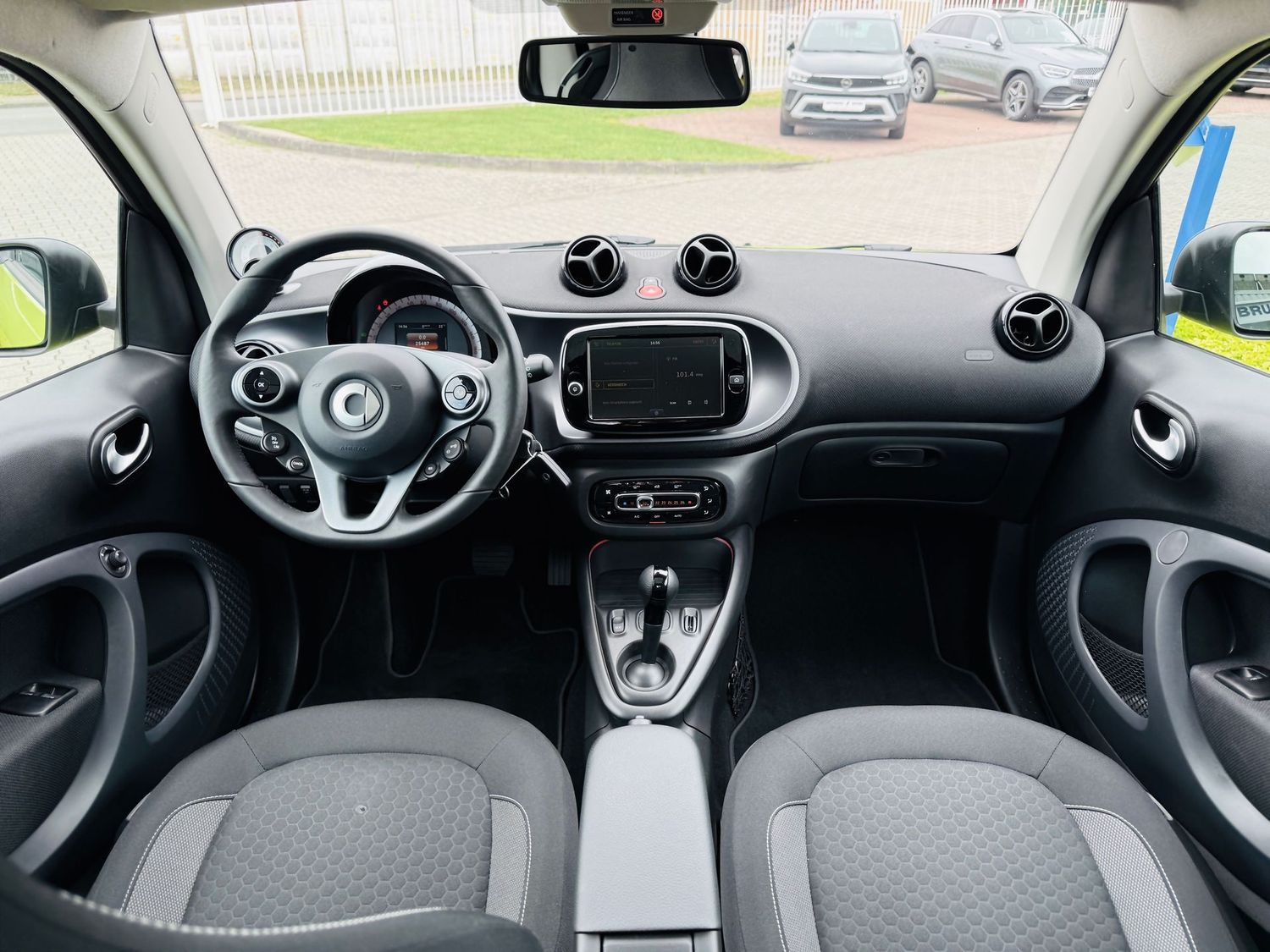 Fahrzeugabbildung Smart forTwo EQ EXCLUSIVE, Winter, LED, PTS, RFK, Pano