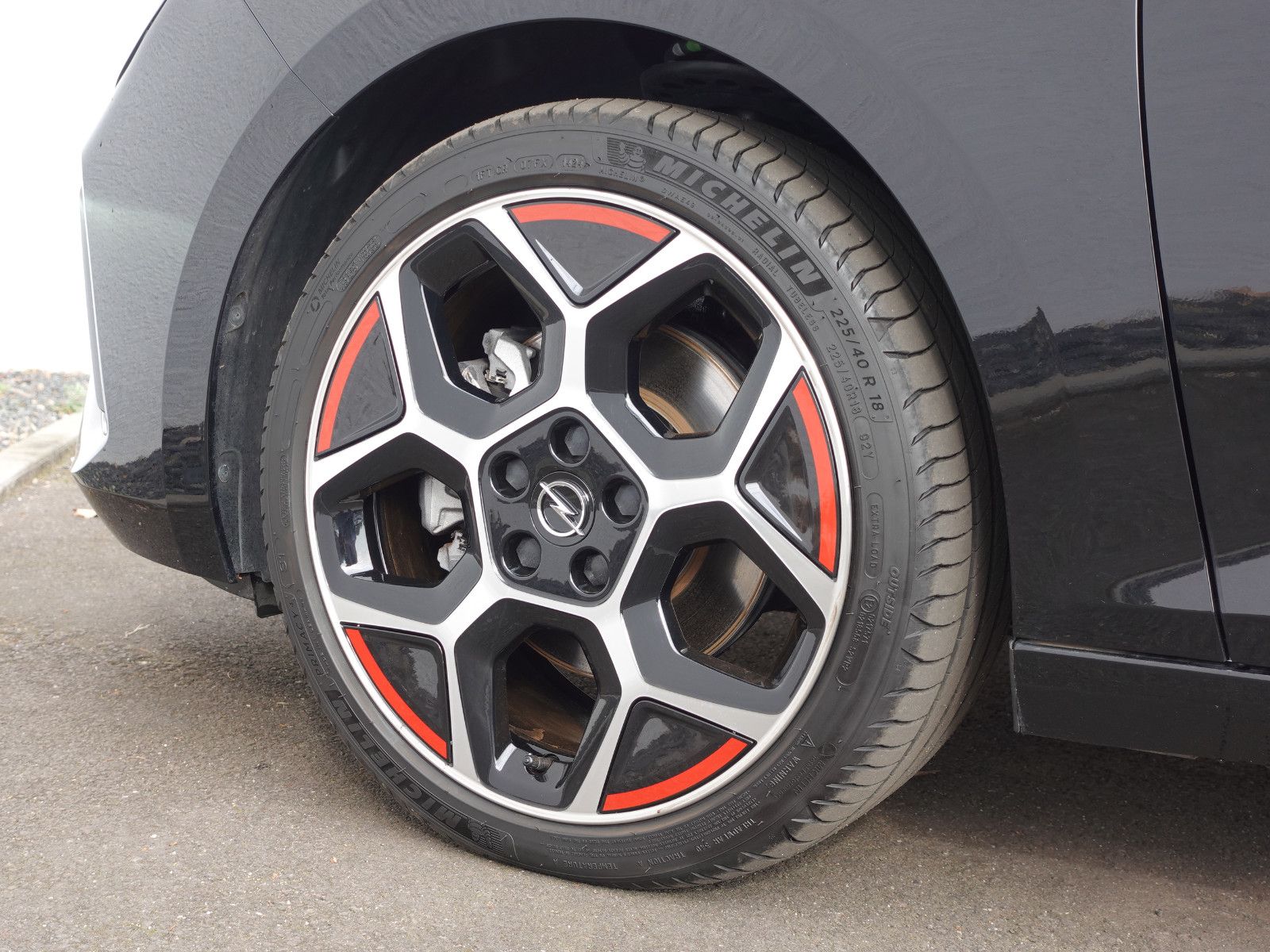 Fahrzeugabbildung Opel Astra ST 1.2Turbo GS Schiebedach,PDC,Kamera,SHZ