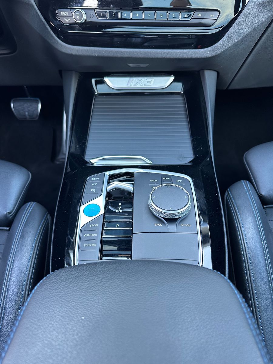 Fahrzeugabbildung BMW iX3 Impressive M Sport NAV+LED+PANO+AHK+HUD+360°