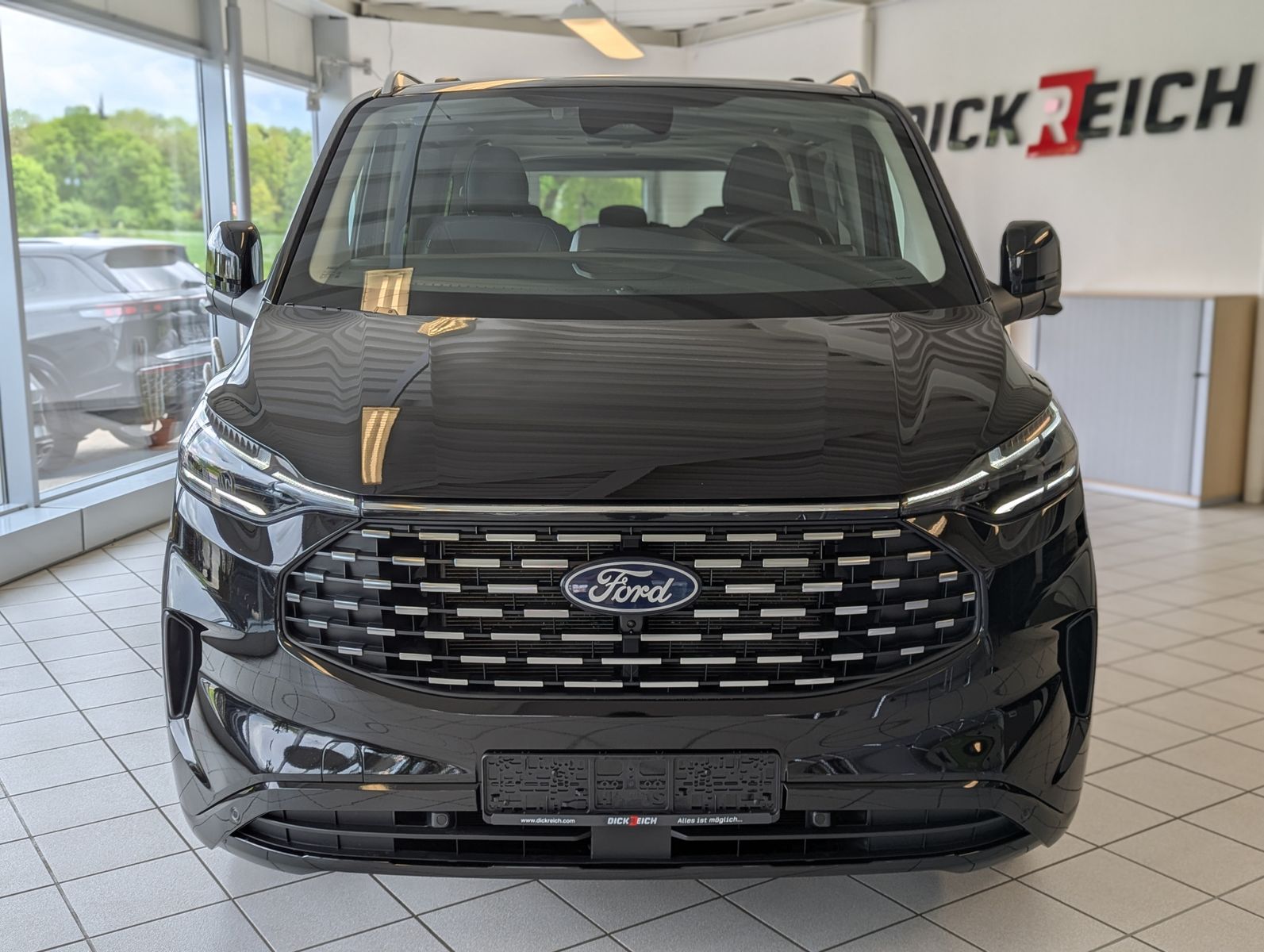 Fahrzeugabbildung Ford Tourneo Custom 320 Titaniu-X Leder Pano StHz AHK