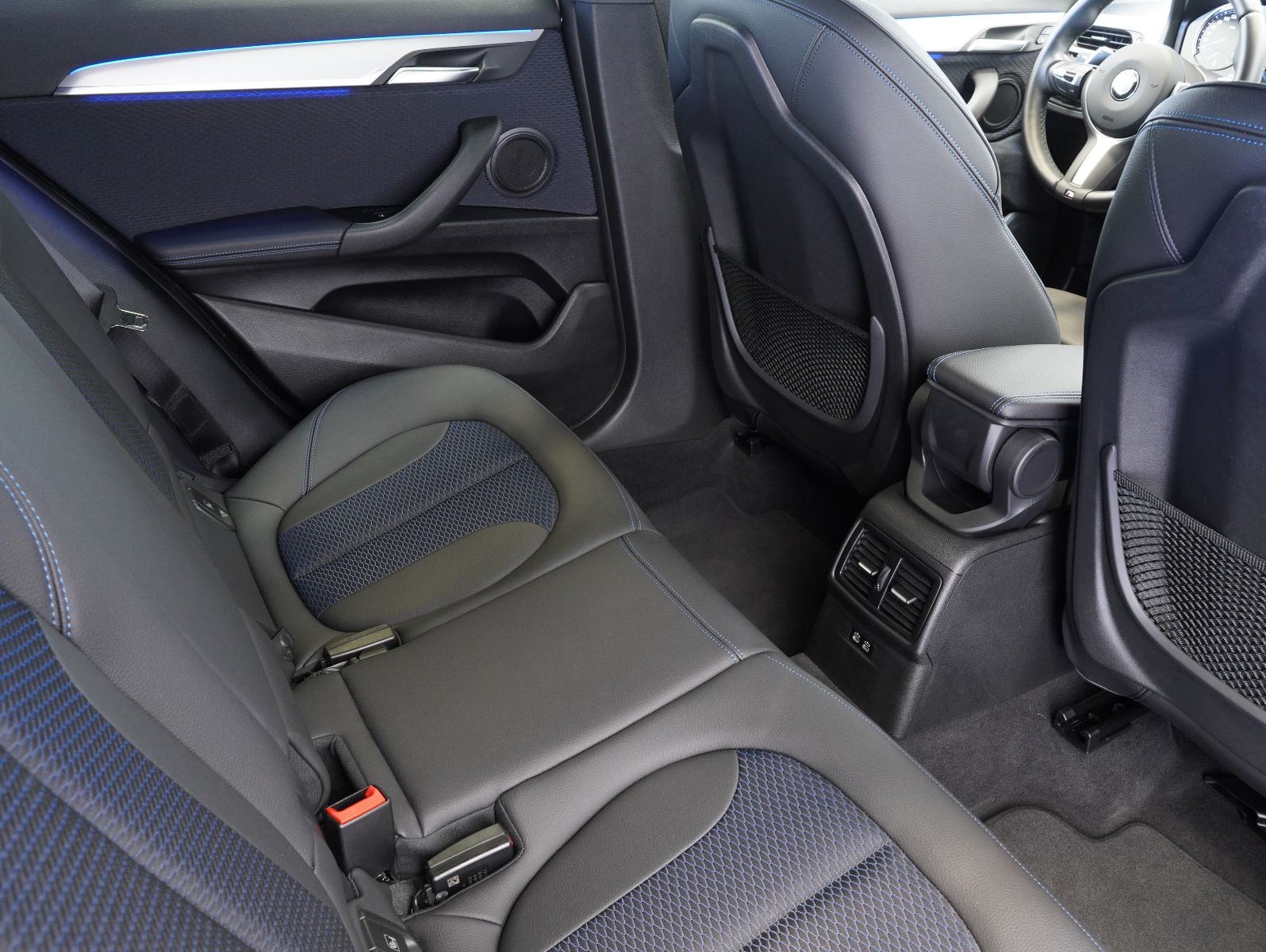 Fahrzeugabbildung BMW X2 sDrive 20 i M Sport LED/HEADUP/KEYLESS/KAMERA