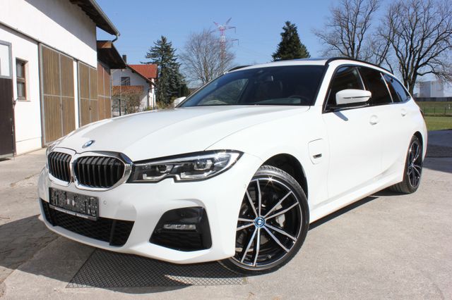 BMW 330e Touring M Sport Aut. Pano Kamera 1.Hand 19"