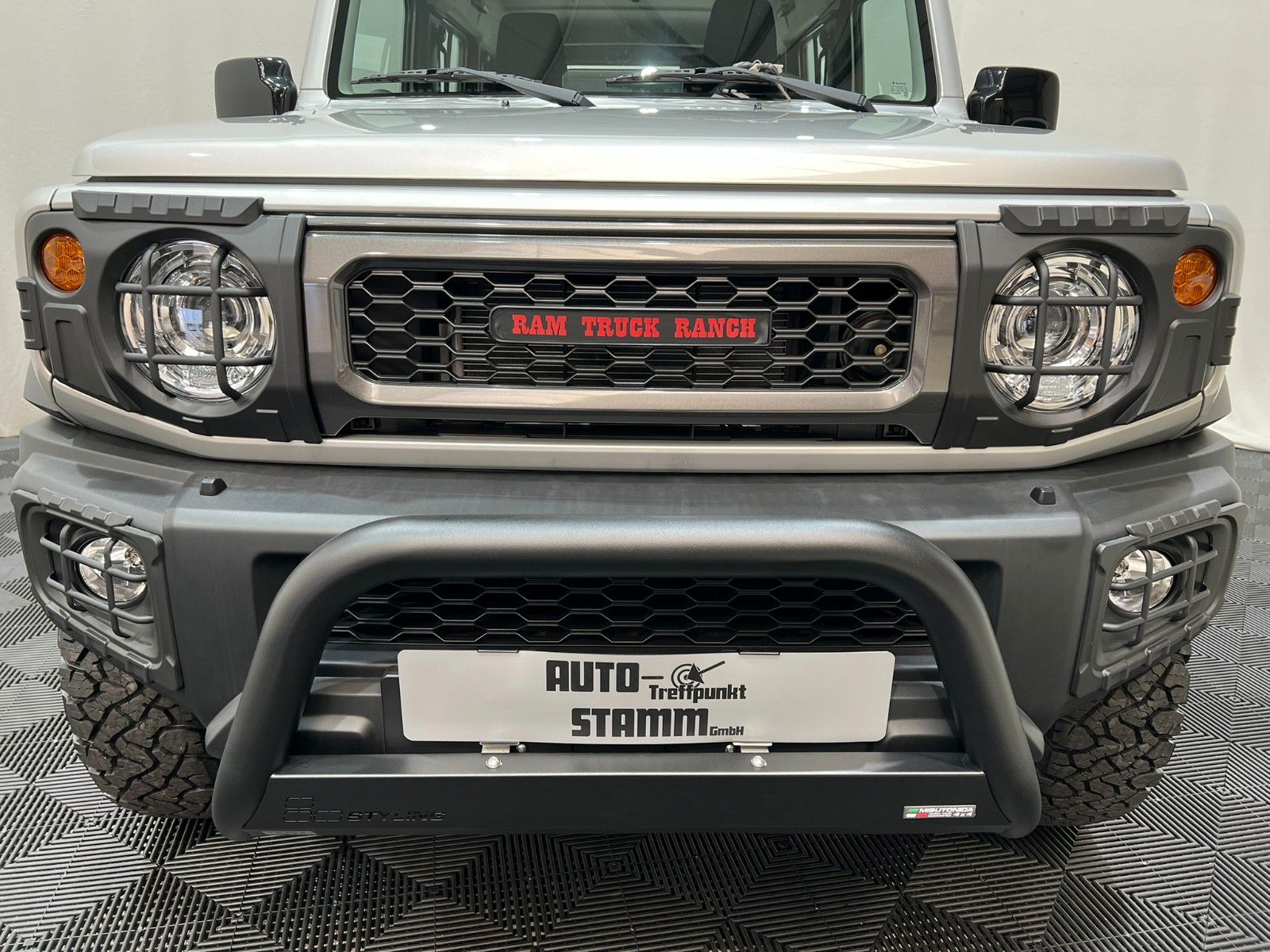 Fahrzeugabbildung Suzuki RTR Jimmy - 4/5 Türer / Offroad Edition