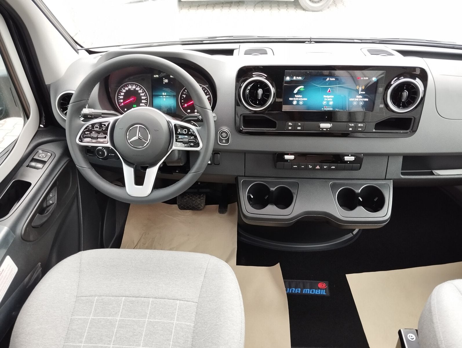 Fahrzeugabbildung Eura Mobil Profila T PT726EB Mondial Plus Paket, Zusatzbett