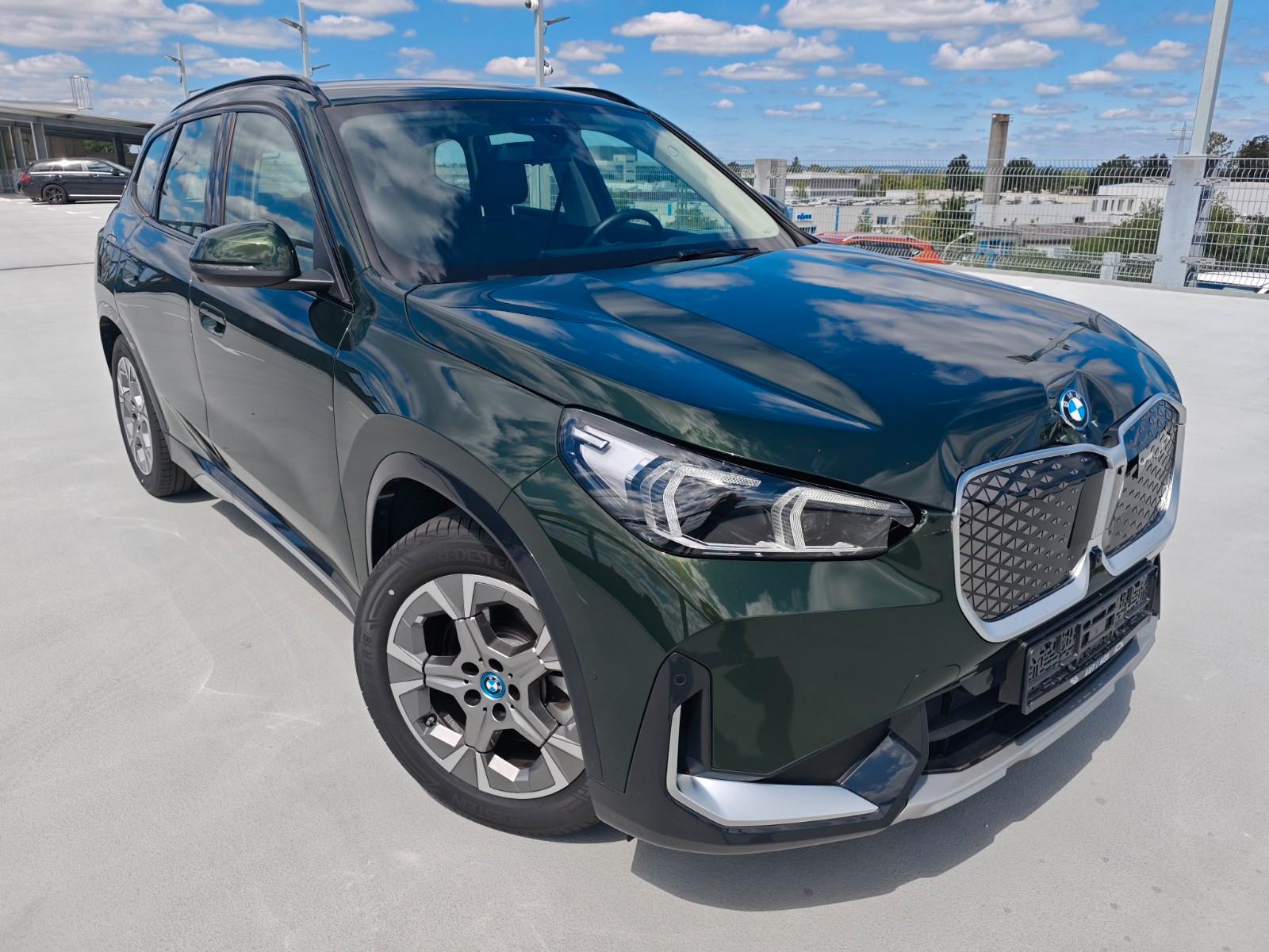 BMW iX1 30 xLine HuD/H&K/DrAssProf/AHK/Massage/NP69`