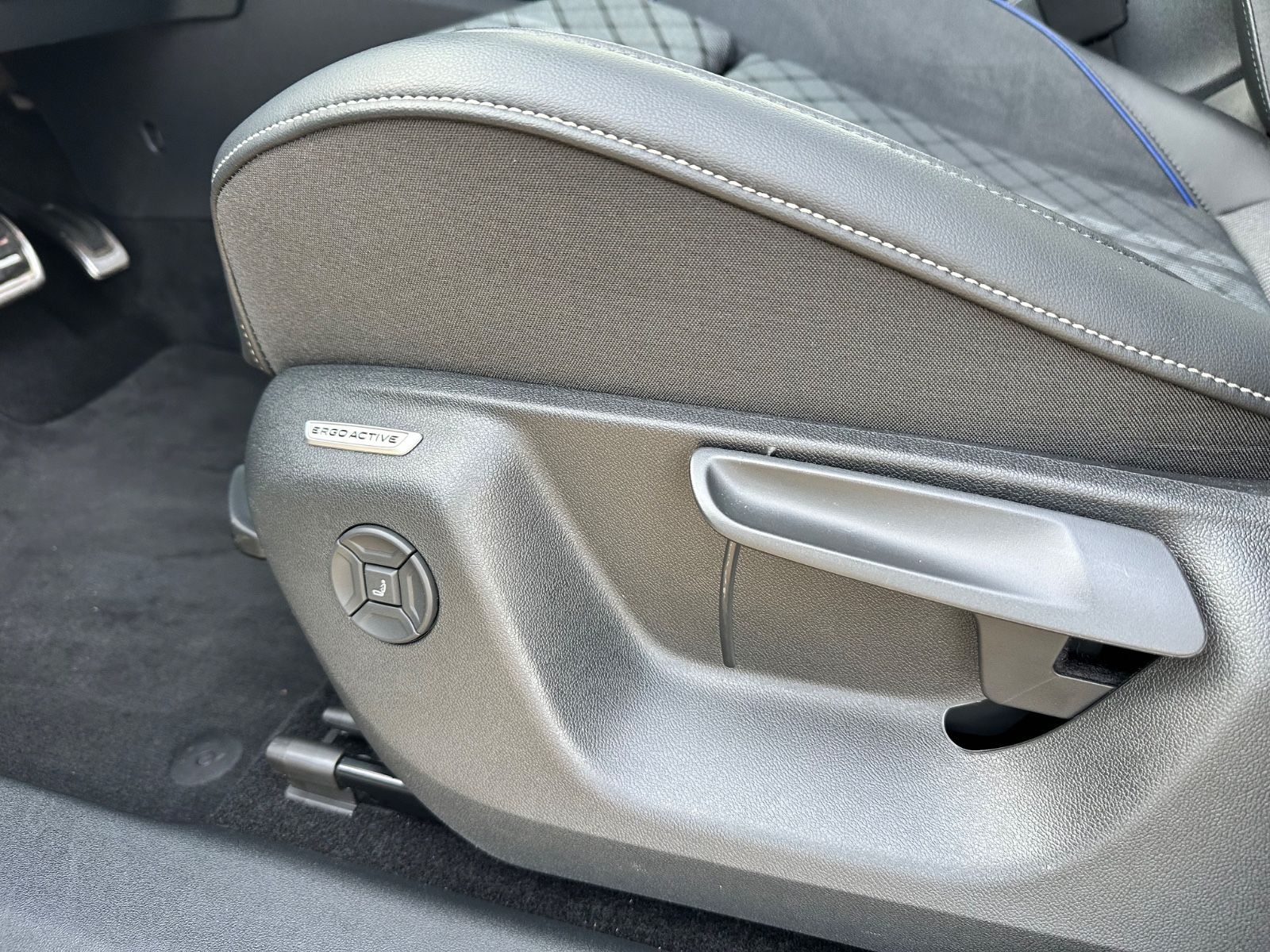 Fahrzeugabbildung Volkswagen Tiguan 1.5 eTSI R-Line*Panorama-Dach*AHK*SHZ*LHZ