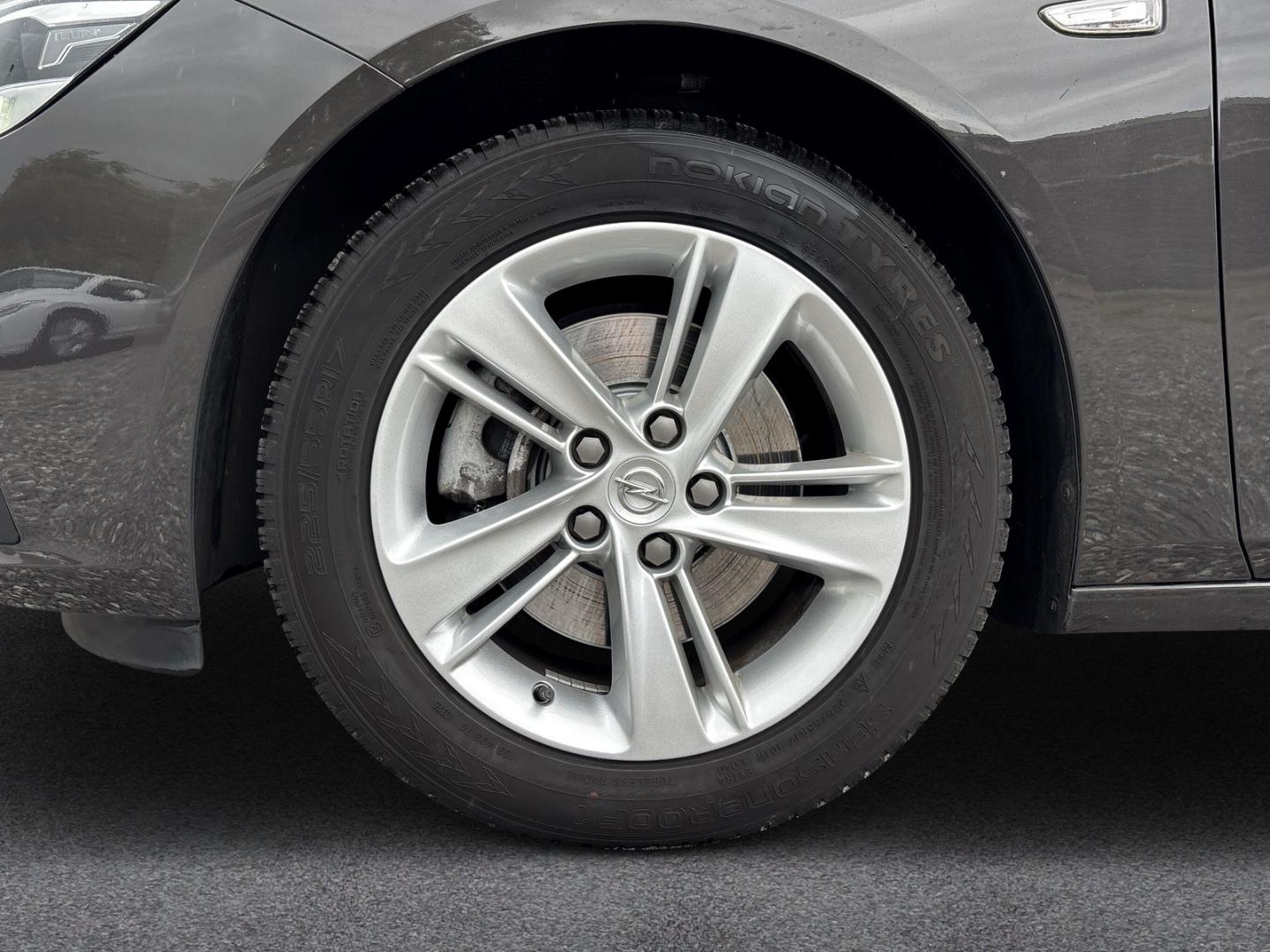 Opel Insignia B Sports Tourer Elegance 2.0 D AHK Pano