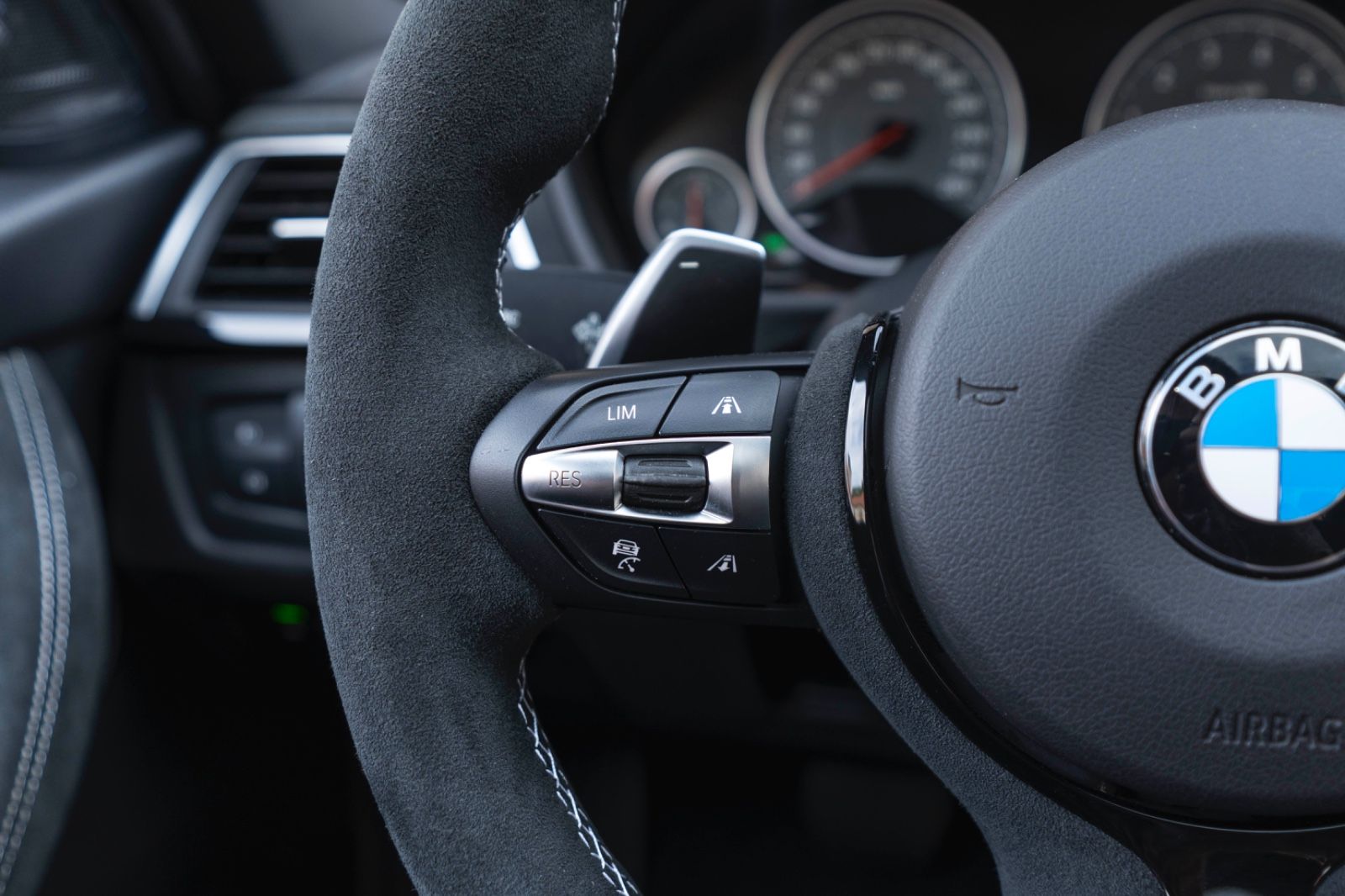 Fahrzeugabbildung BMW 340i M-Performance H&K TOTW LED CARPLAY KAM PDC