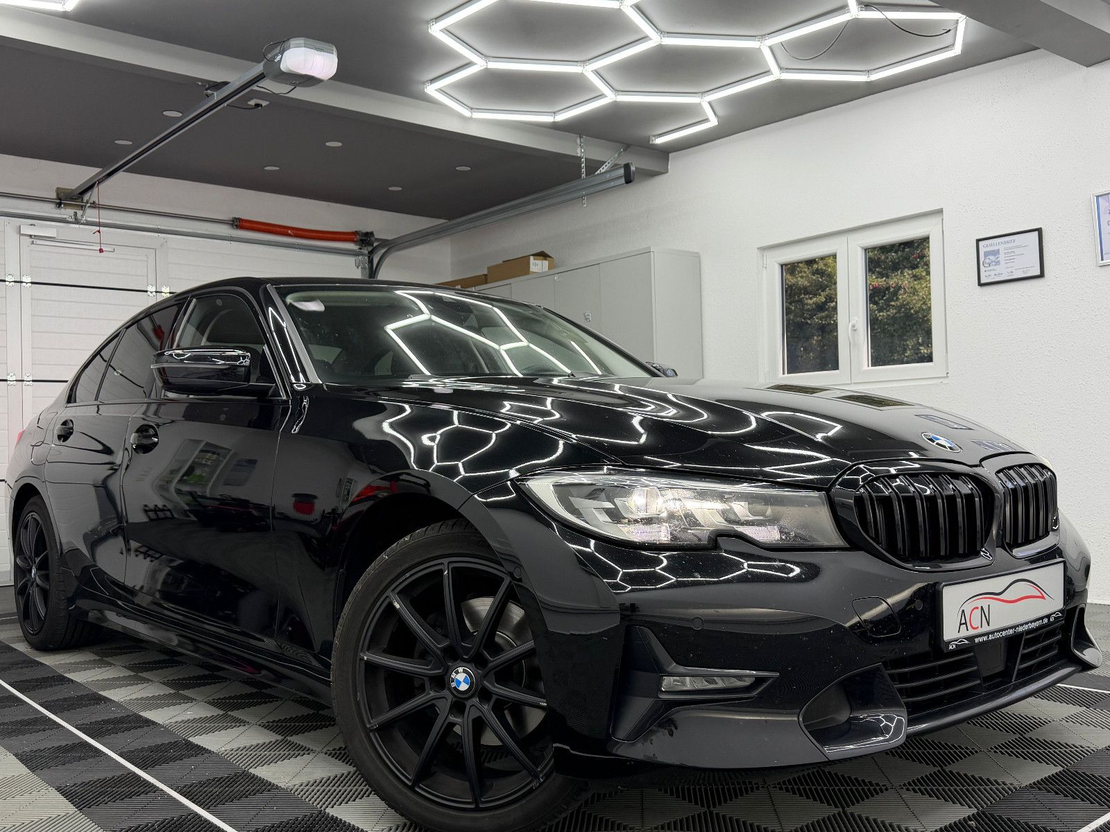 Fahrzeugabbildung BMW 320 d Lim. Sport Line/LED/LIVE COCKPIT/H&K/HuD