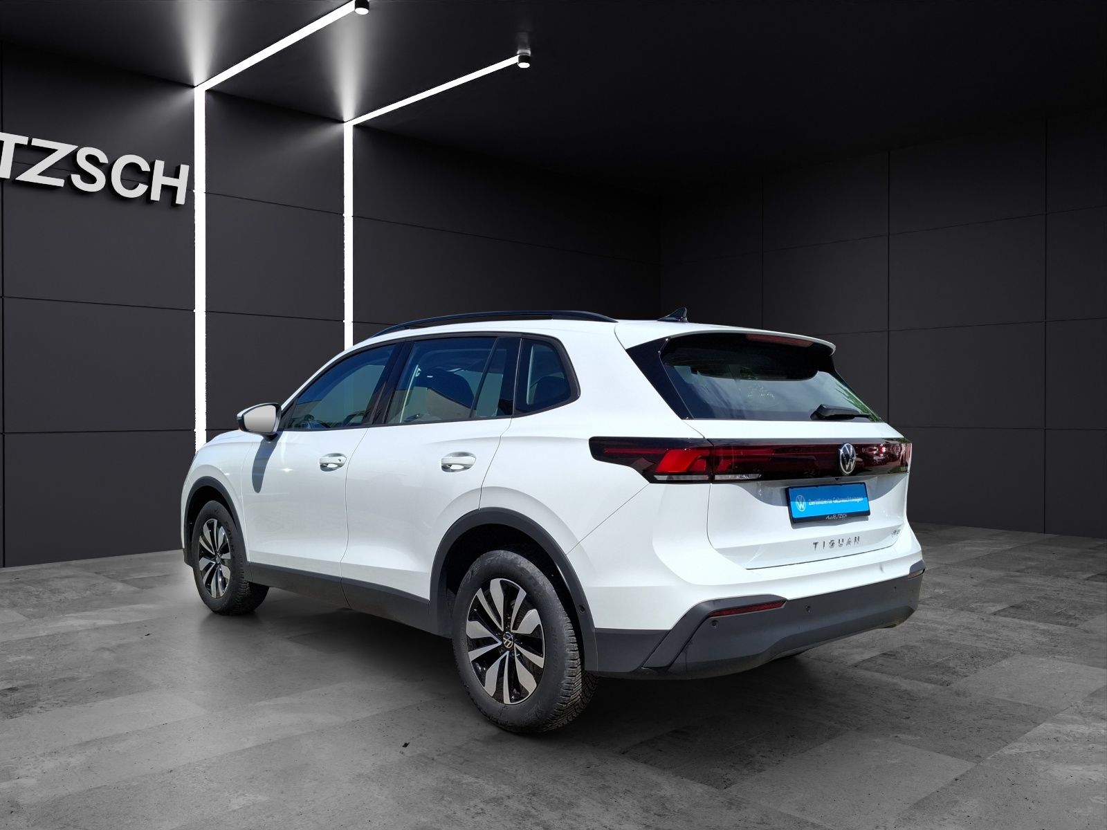 Fahrzeugabbildung Volkswagen Tiguan eTSI Life DSG LED AHK Navi AID ACC RFK SH