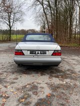 Mercedes-Benz E 220 Cabrio Oldtimer Saison - Mercedes-Benz E 220 aus 1994