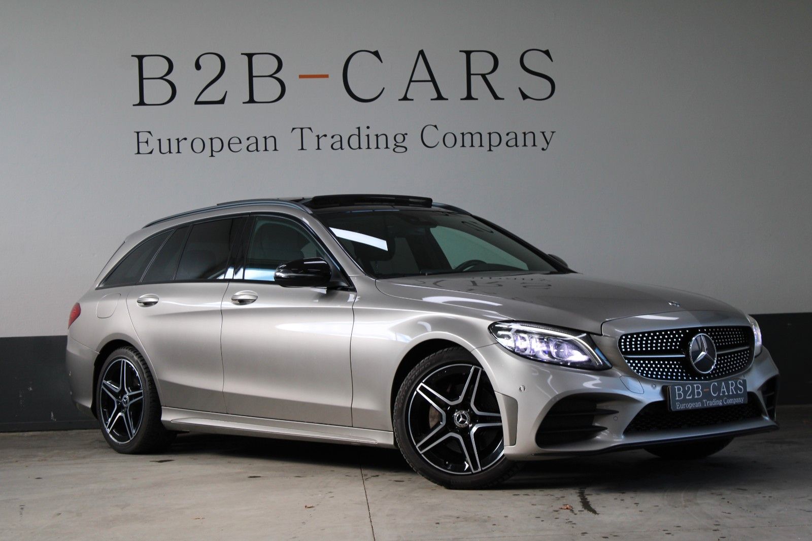 MERCEDES-BENZ C 180 T Kombi Automatik -AMG - Panorama - Matrix