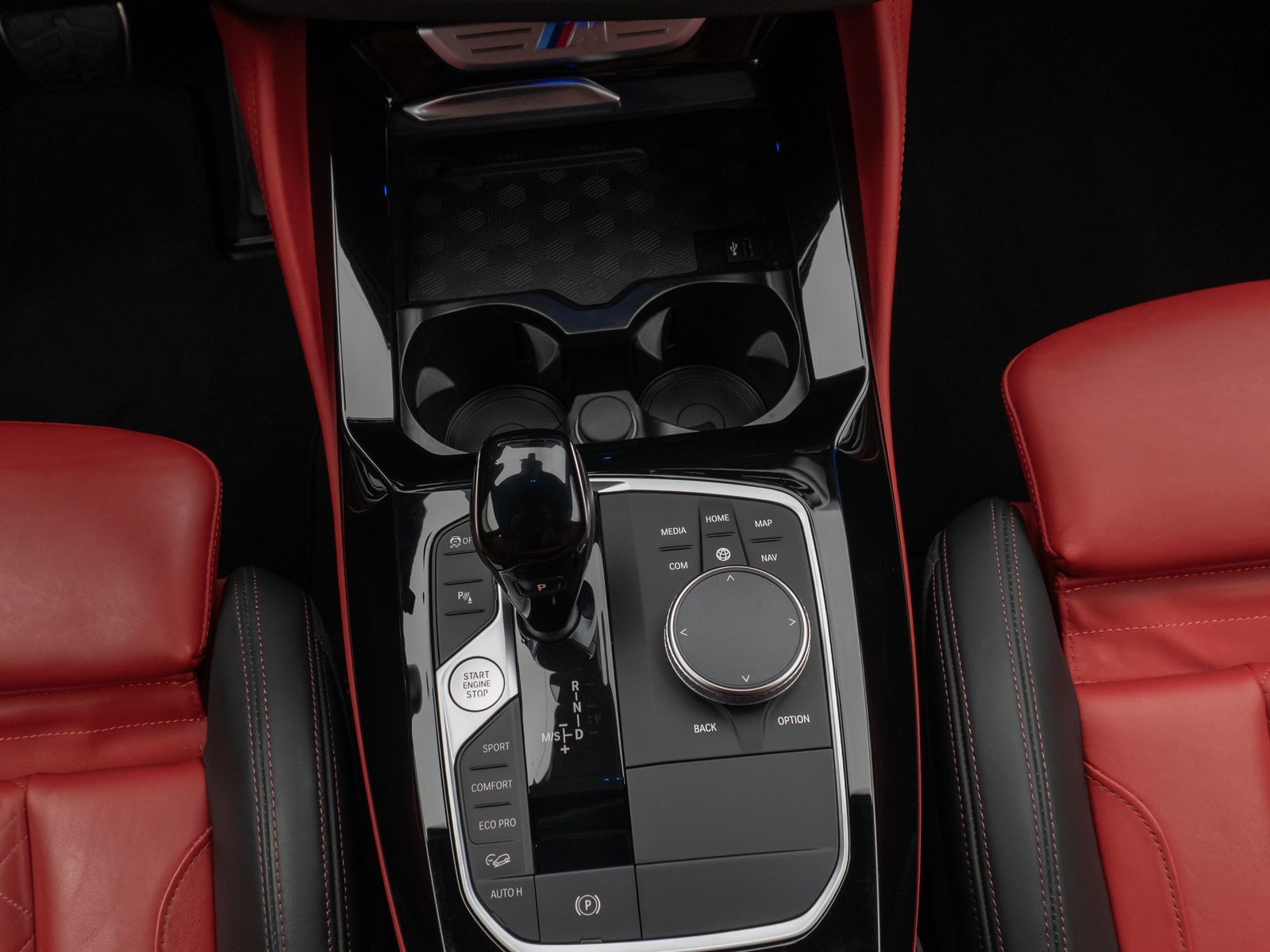 Fahrzeugabbildung BMW X4 M40i Kamera Laser HUD DAB HiFi DisplKey 21"