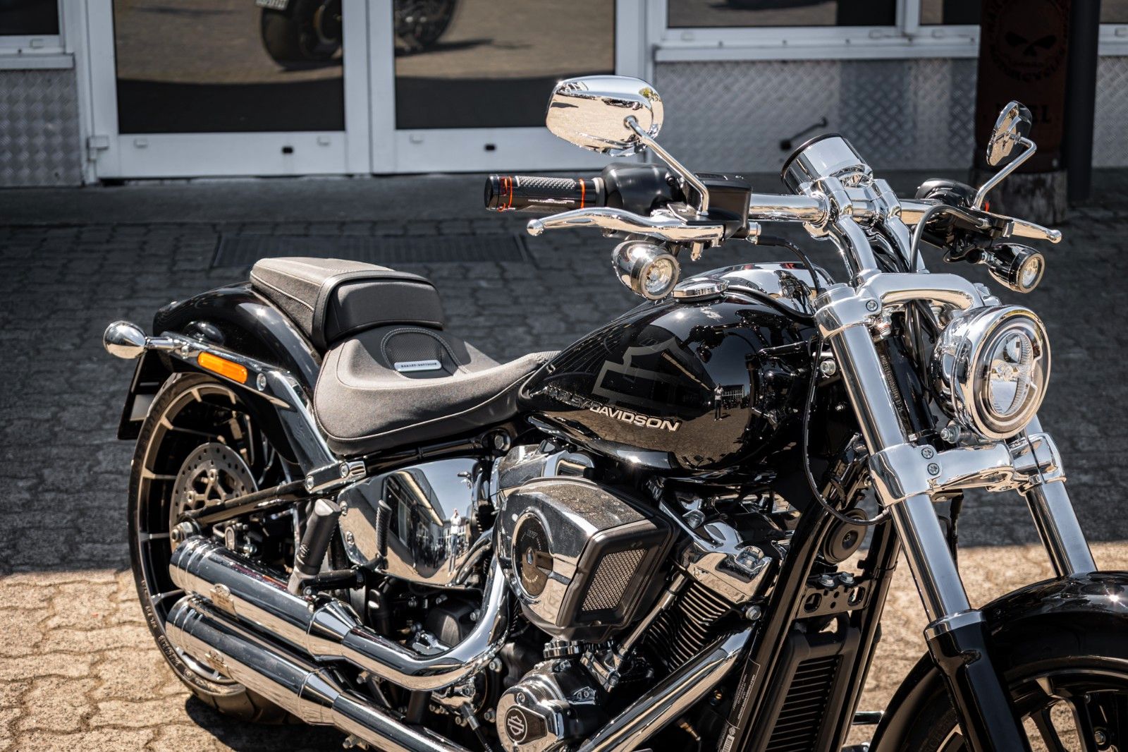 Fahrzeugabbildung Harley-Davidson BREAKOUT FXBR 117 ci - Jekill & Hyde