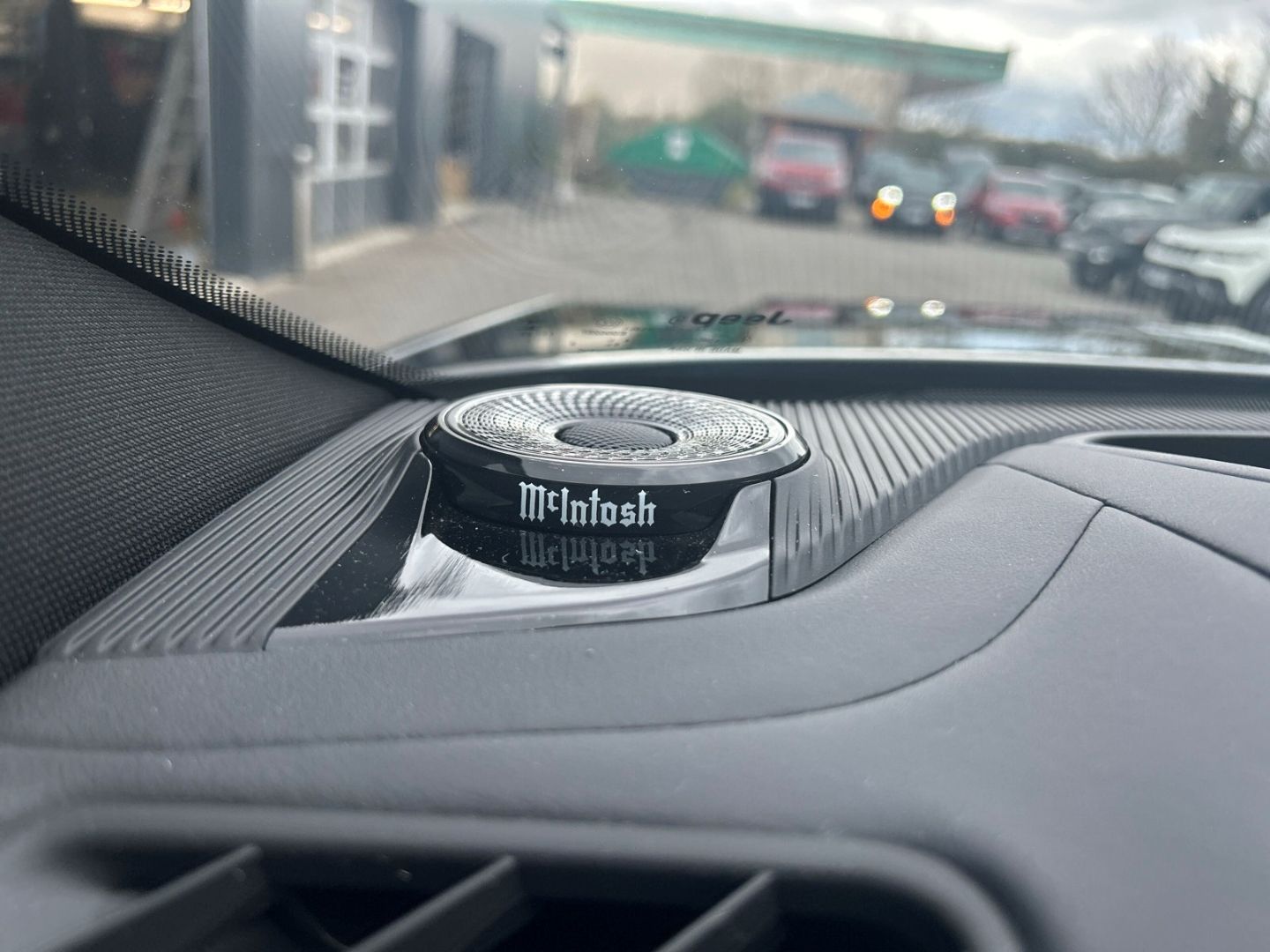 Fahrzeugabbildung Jeep Grand Cherokee 4xe Overland HUD Navi Leder AHK