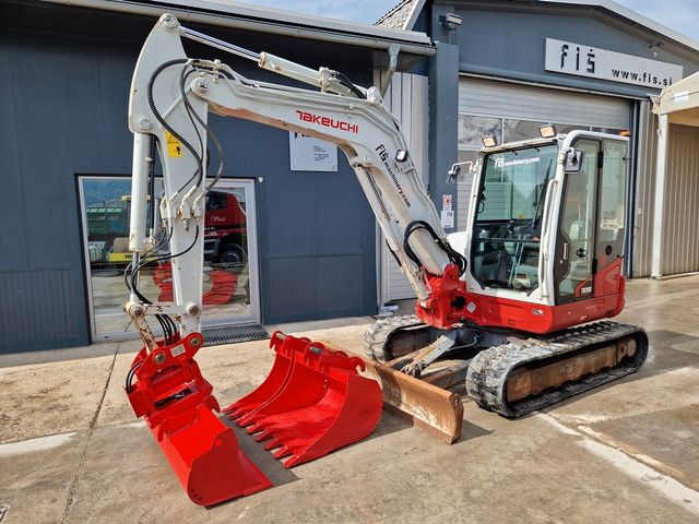 Takeuchi TB260 - POWERTILT - 3X BUCKETS - 2019 YEAR