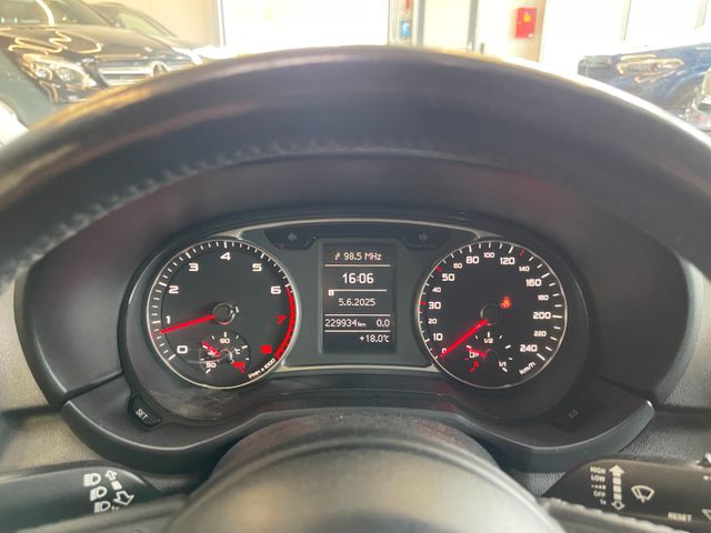 Audi A1 ambition *BI-XENON*PDC*KLIMAAUT*SZHZ*ALU*