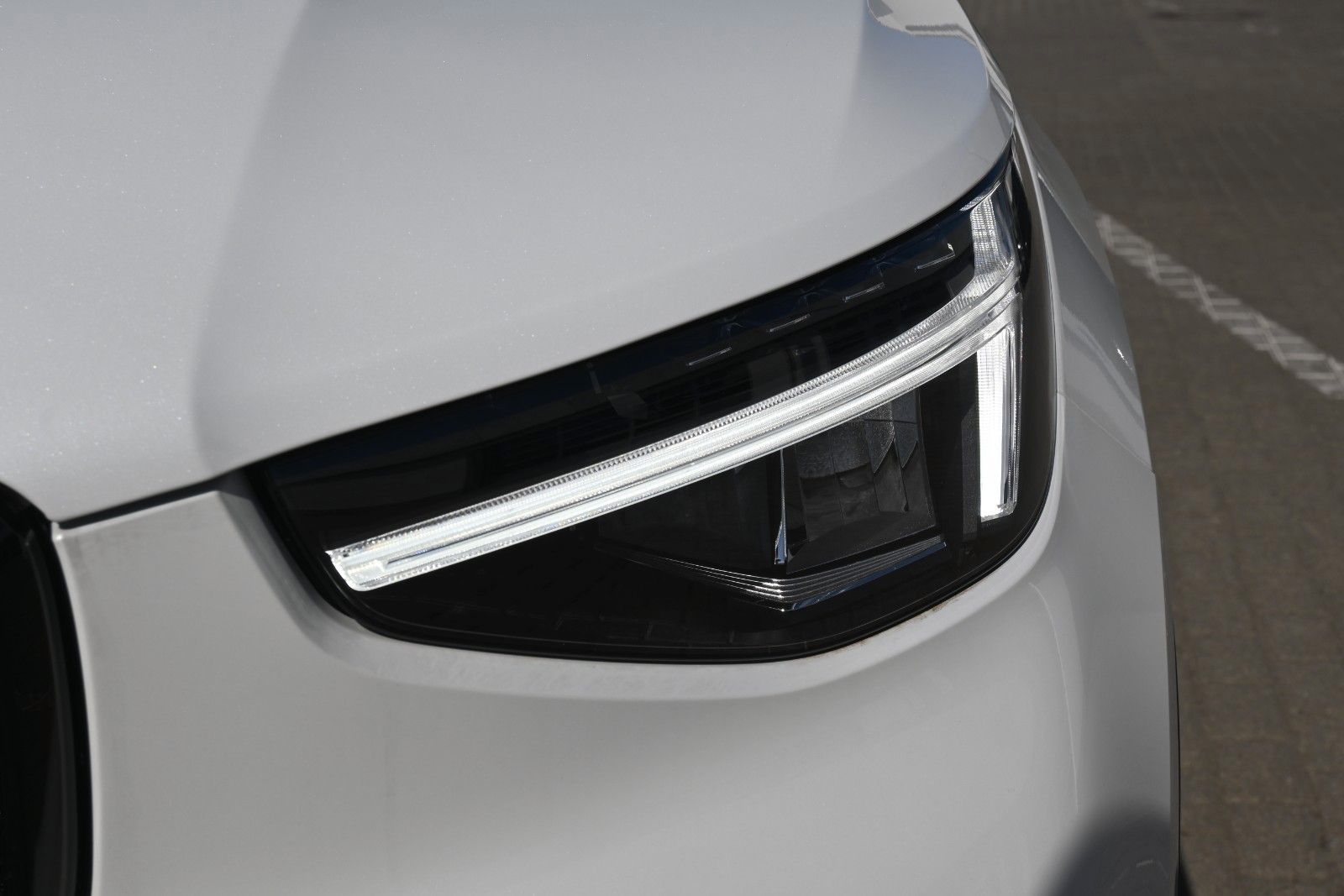 Fahrzeugabbildung Volvo XC40 B4 DKG Plus Black Edition*FSHZG*360°*ACC