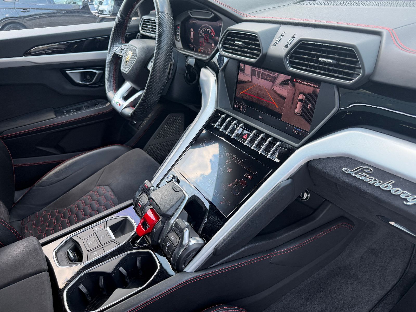 Fahrzeugabbildung Lamborghini Urus/PANO/23ZOLL/B&O-3D/360KAM/HEAD-UP