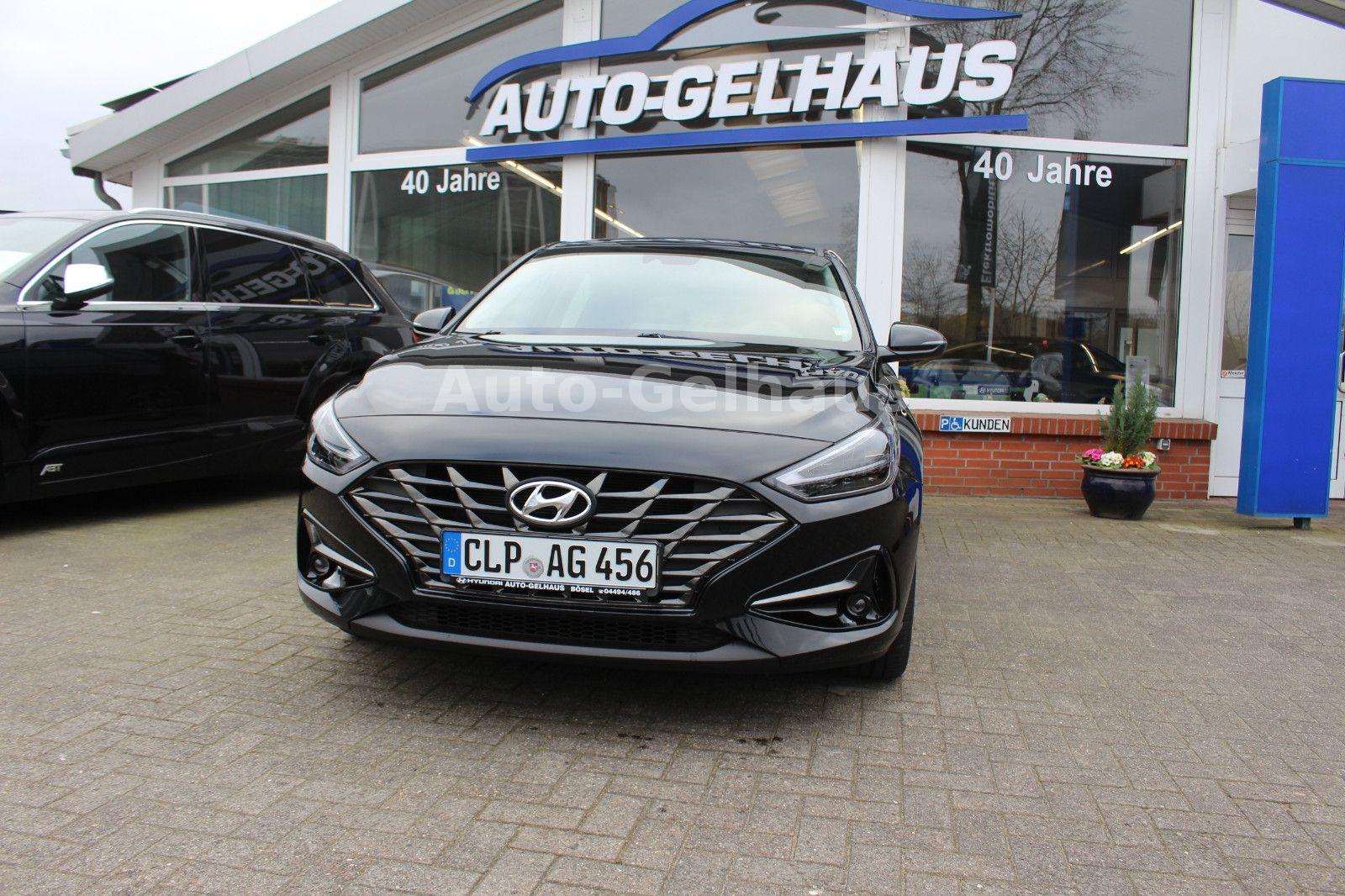 Hyundai i30 Intro Edition, Navi+RFK,Sitz und Lenkradhzg,