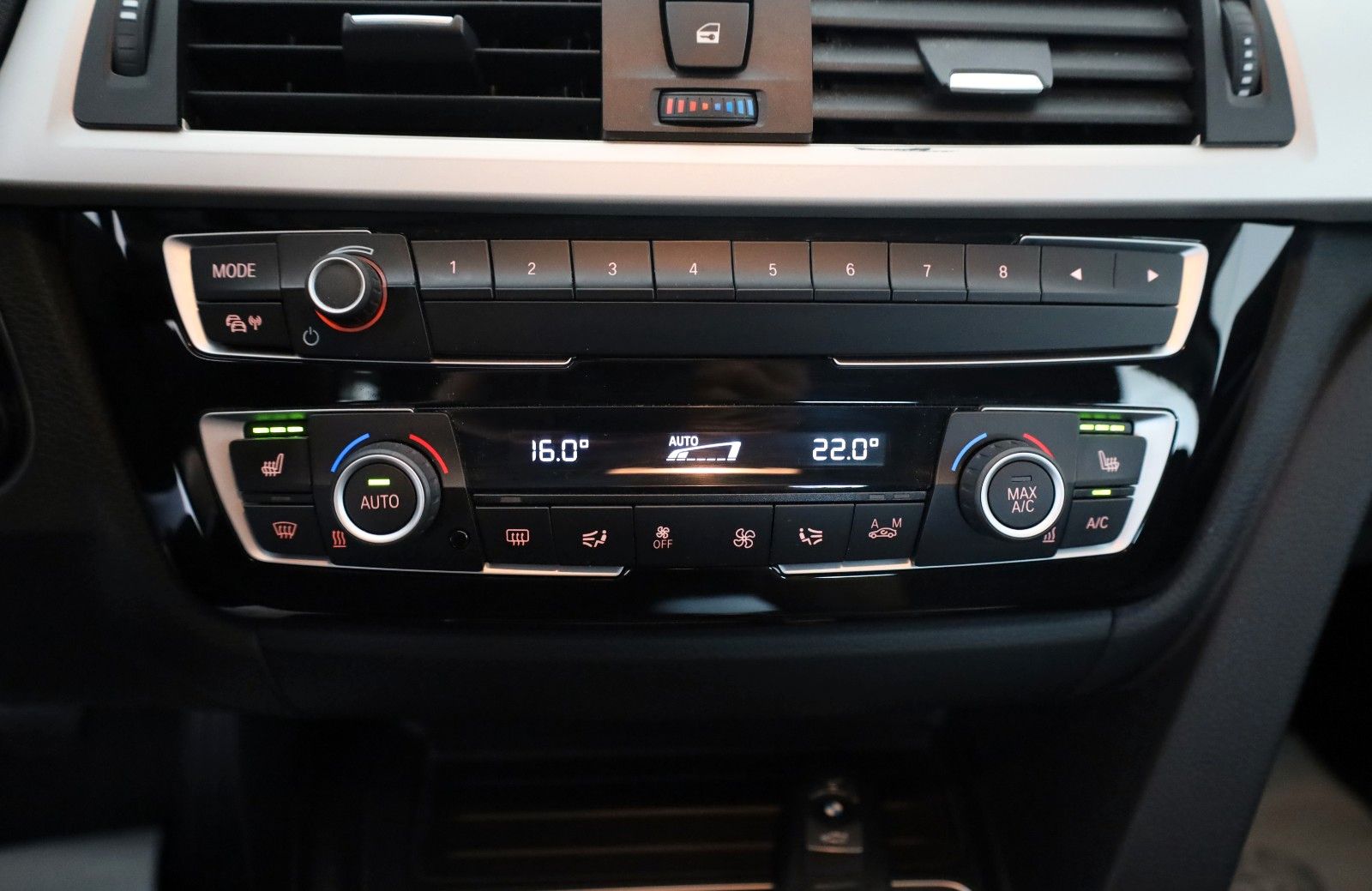 Fahrzeugabbildung BMW 420 4 Gran Coupe 420 i Advantage Navi,LED,SH,PDC