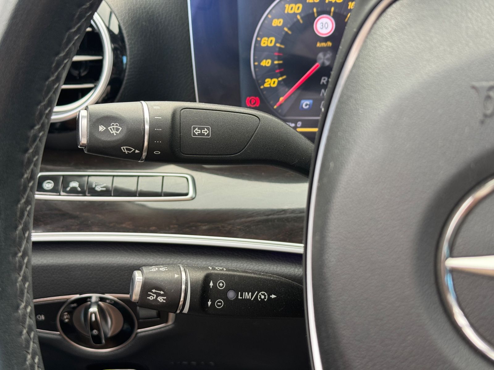 Mercedes-Benz E 220 Limo HUD/360K/ABS.T/SPUR/PANO foto 14