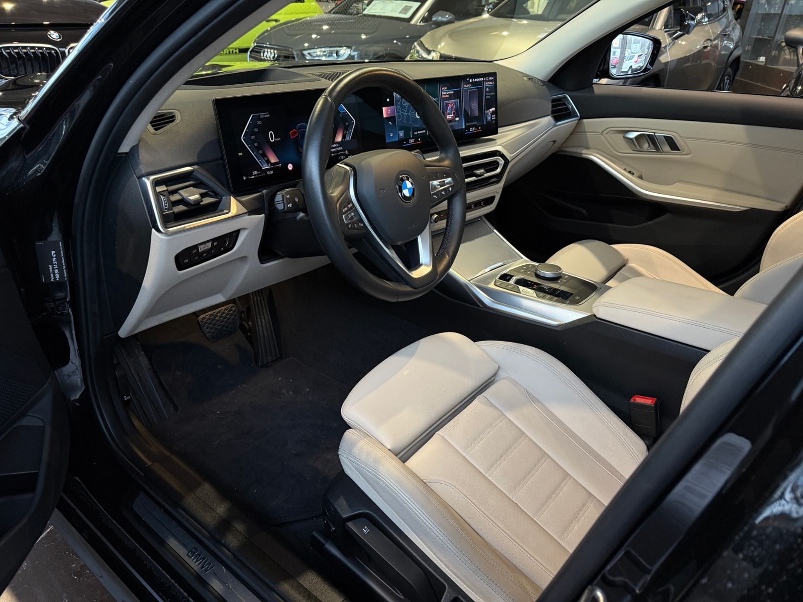 Fahrzeugabbildung BMW 320d Shadow Line AHK HUD KAM LED