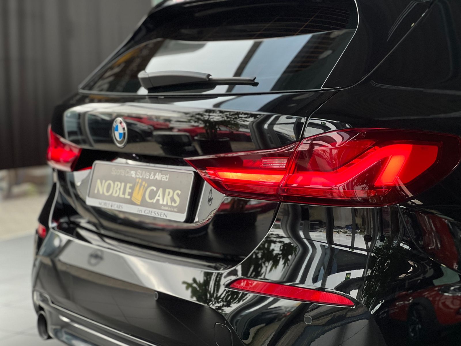 Fahrzeugabbildung BMW 118i Sport Line KLIMA LED NAVI SHZ