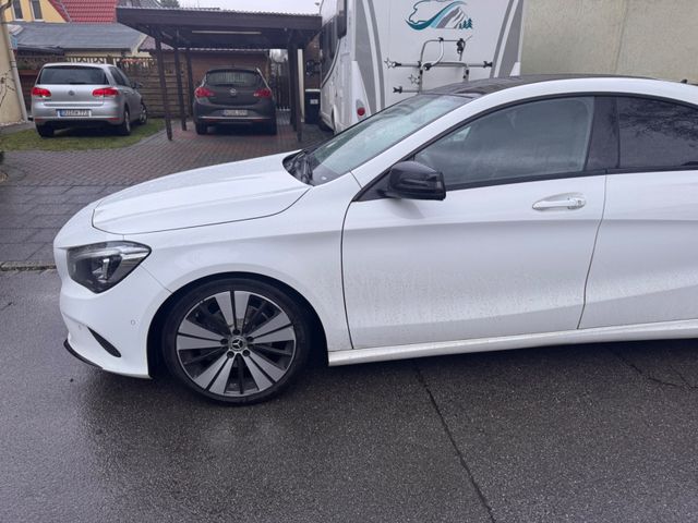 MERCEDES-BENZ CLA 180 -