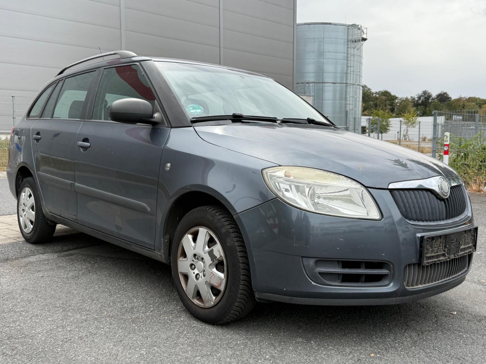 Skoda Fabia 2009 — rear view