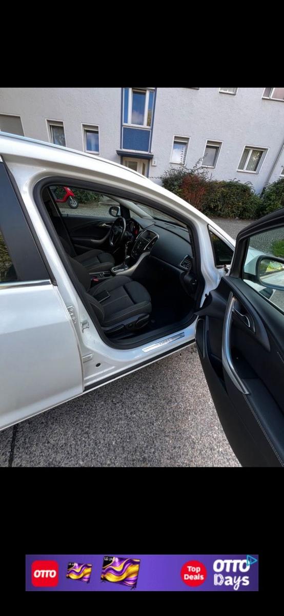 Opel Astra 2011 — photo 6