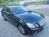 Mercedes-Benz E 220 CDI BlueEFFICIENCY ELEGANCE ELEGANCE - Mercedes-Benz E 220 mit Diesel-Antrieb: Limousine, Cdi Elegance